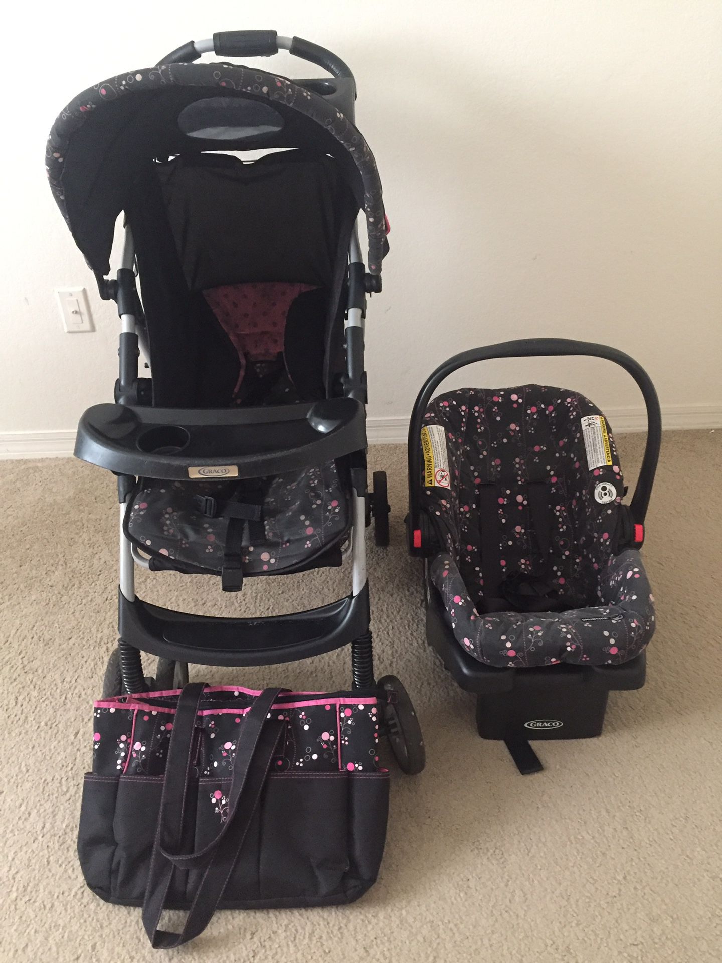 Graco travel system with diaper bag(stroller, car seat and diaper bag)