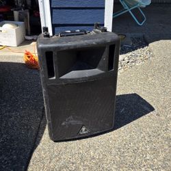 Behringer B300 300-watt 15” Powered PA Speaker won't turn on