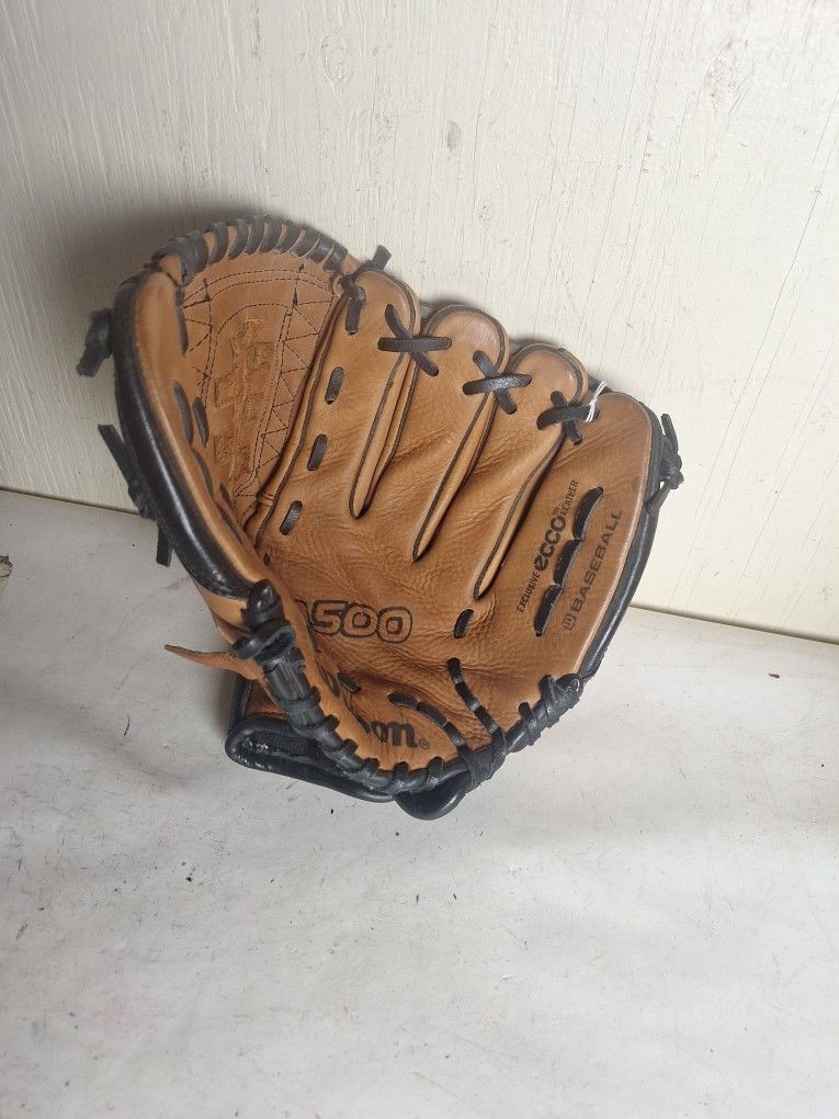 Wilson A500 Baseball Glove ,  11.5"