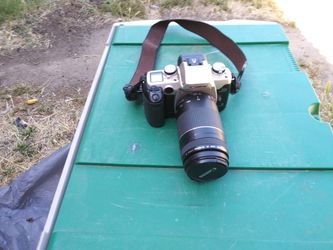 Canon eos elane s with a 75- 300 telefoto lens