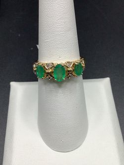 10Kt Gold Ring with Three Oval Green Stones and Diamonds 3grams size 7