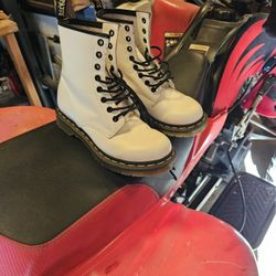 Womens Dr Martens Size 7 