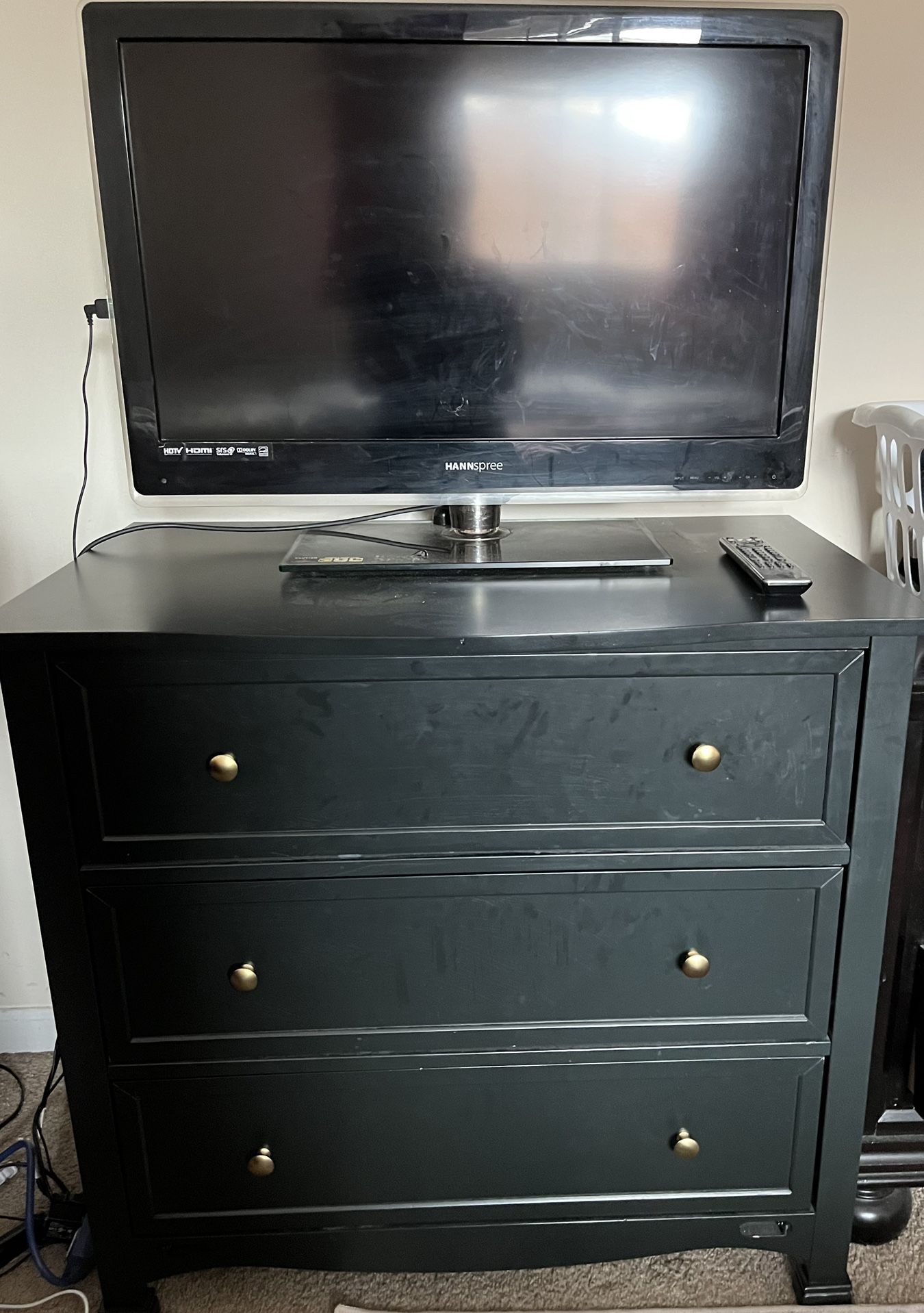 HANNspree TV with 3 Drawer Dresser