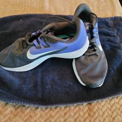 Women's Size 10 Nike Shoes 
