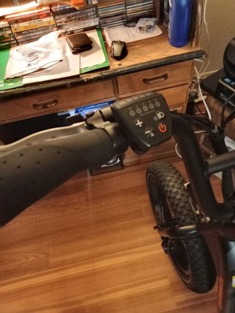 2022;Rad Bike Roadrunner No Battery Or Key 8 Speed