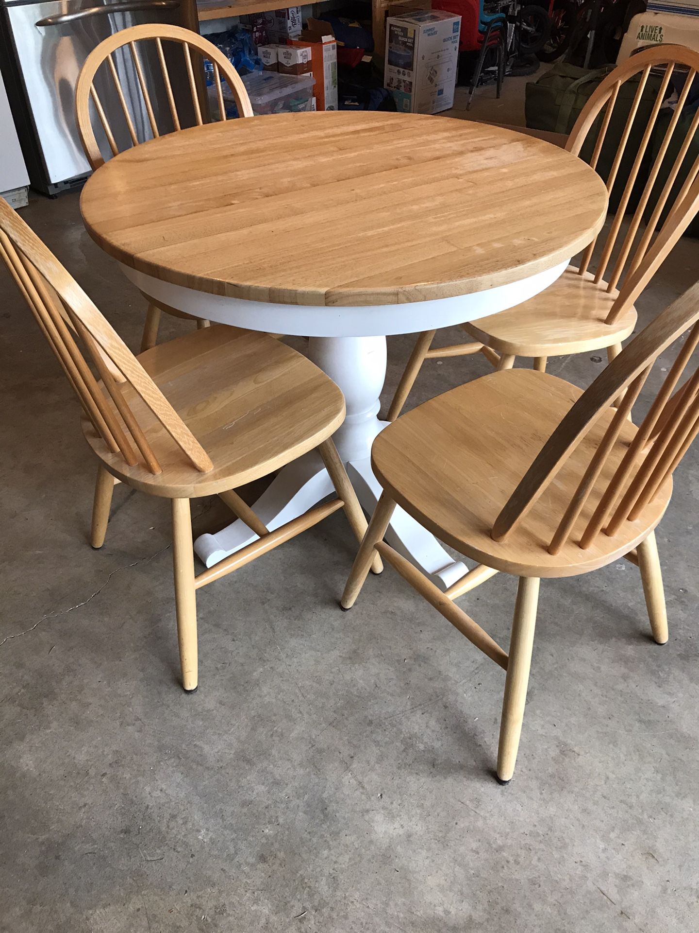 Round pedestal dining table with 4 chairs