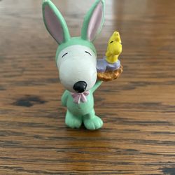 Snoopy Easter Them Figure 