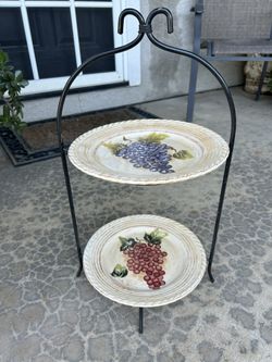 Plate Stand with Plates! 