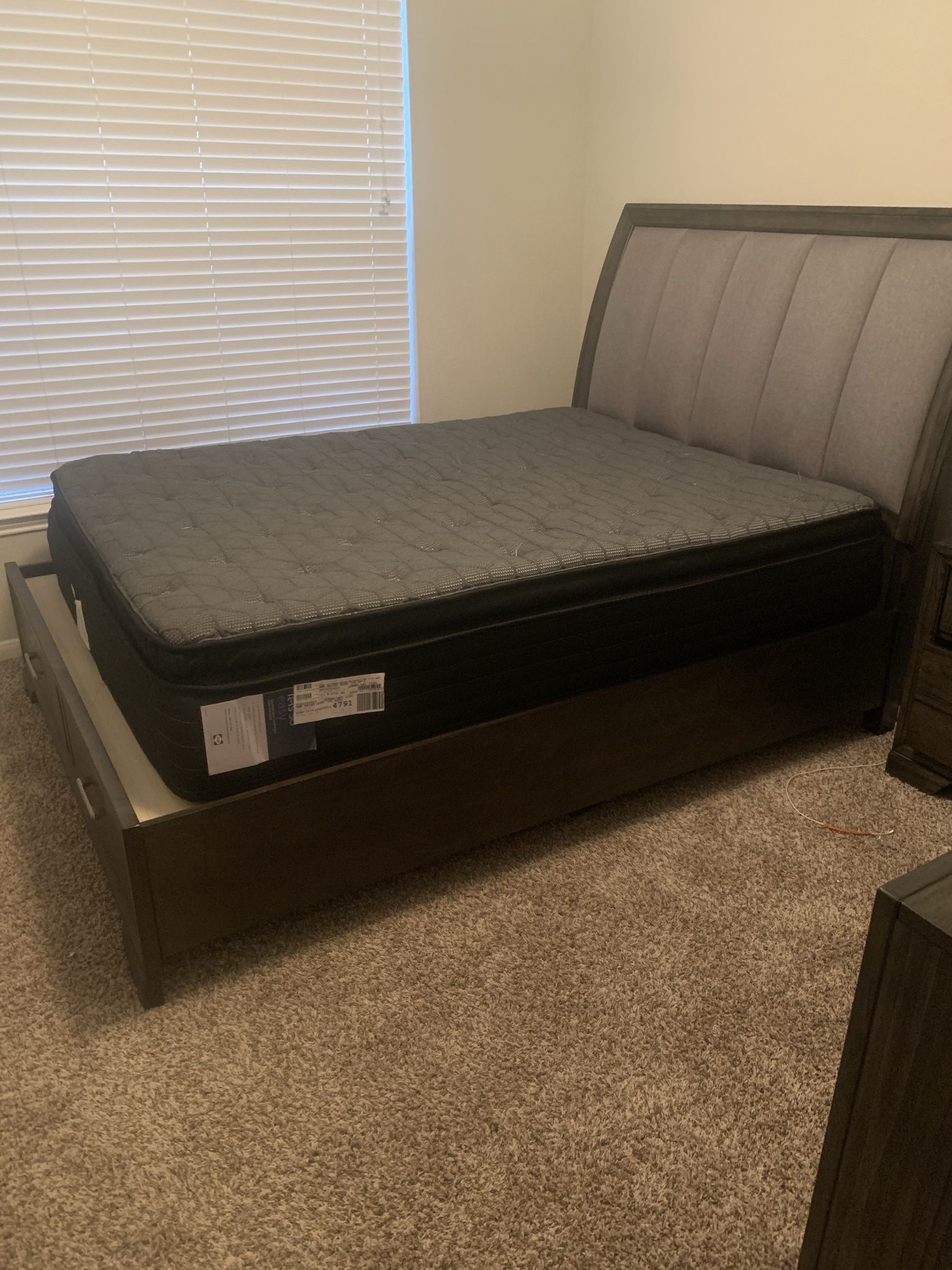 Bed room set + mattress 