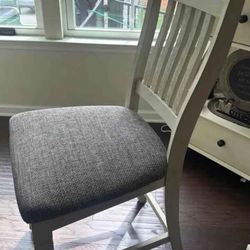  FARMHOUSE -STYLE TABLE WITH DRAWERS AND 6 CHAIRS