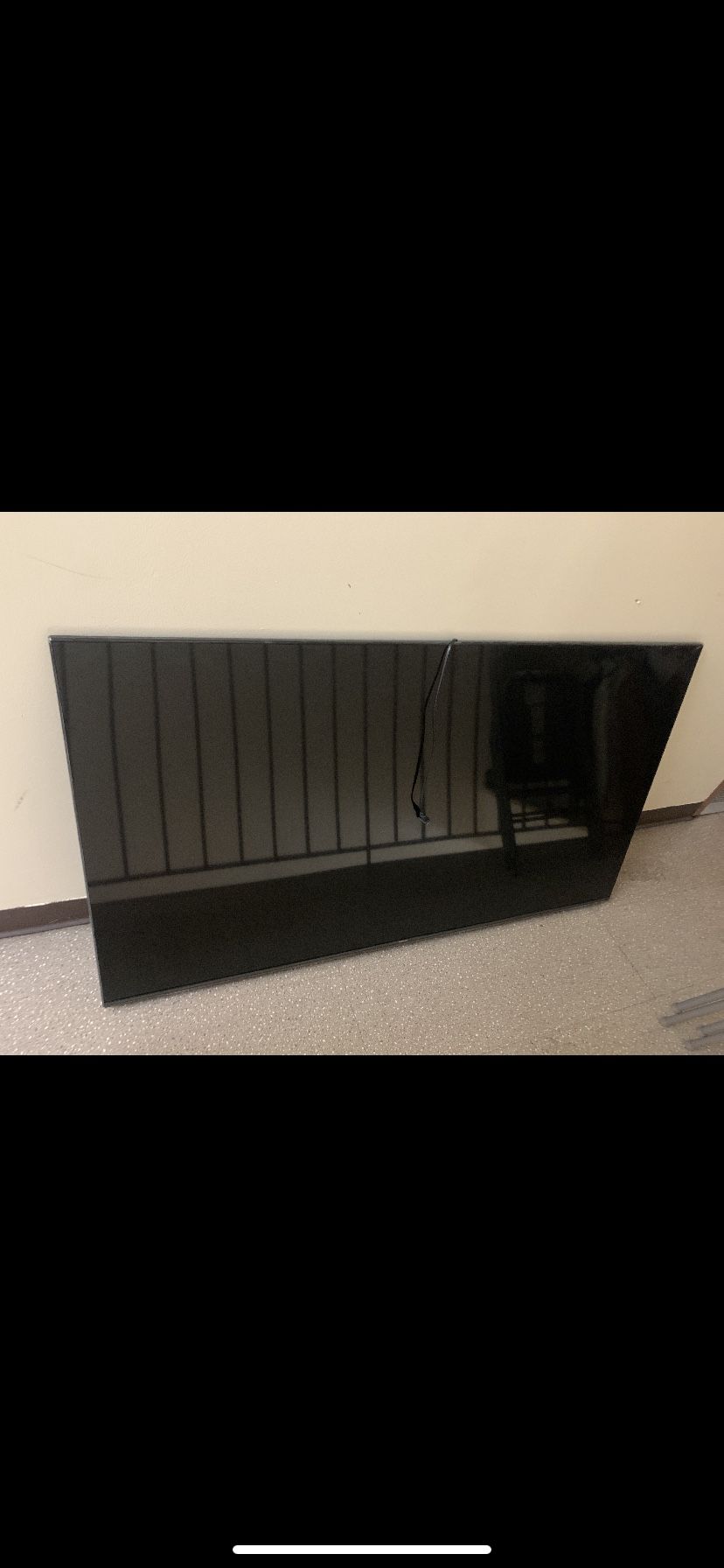 Hisense 75 Inch Tv (Broken Needs A Repair)