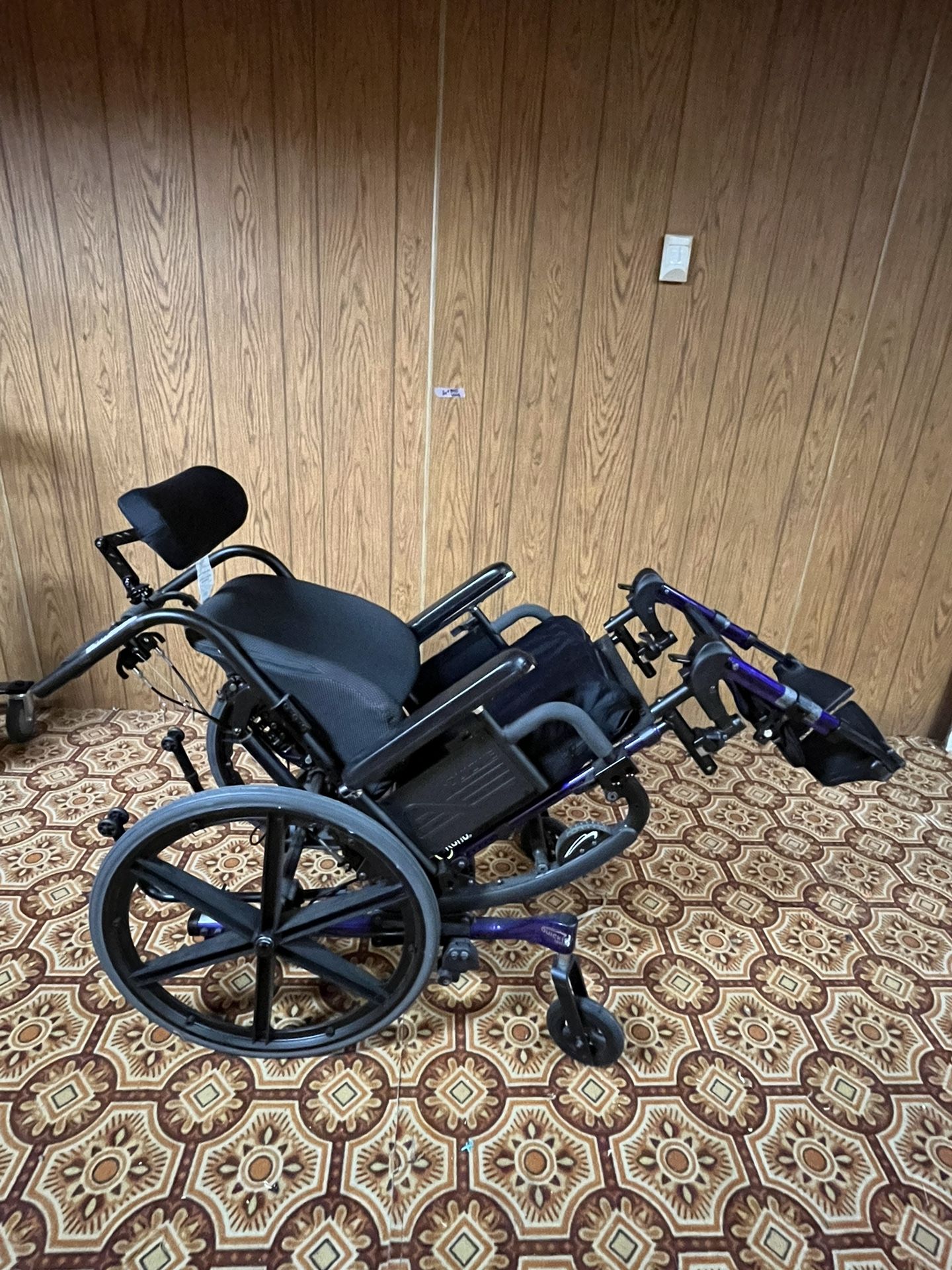 Quickie Iris Tilt Wheelchair for Sale in Seattle, WA OfferUp