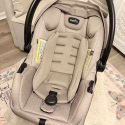 Even Flo Pivot Modular Travel System