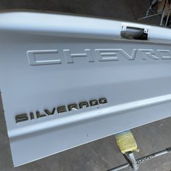 Tailgate Chevy Silverado 2022