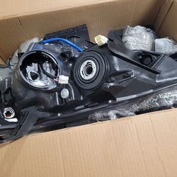 Front head light assembly 2018 to 2020 new in the box