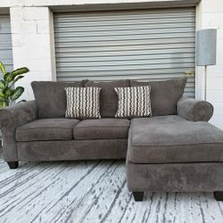 🛋️ Grey Sofa with Reversible Chaise – $430 🛋️
🚚 FREE Delivery (within 10 miles!)