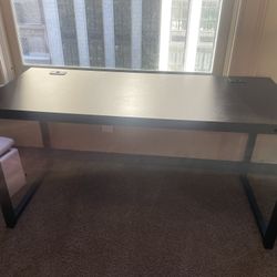 Black Desk
