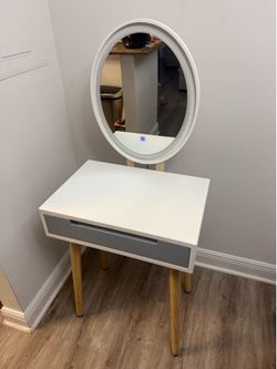 Small makeup vanity