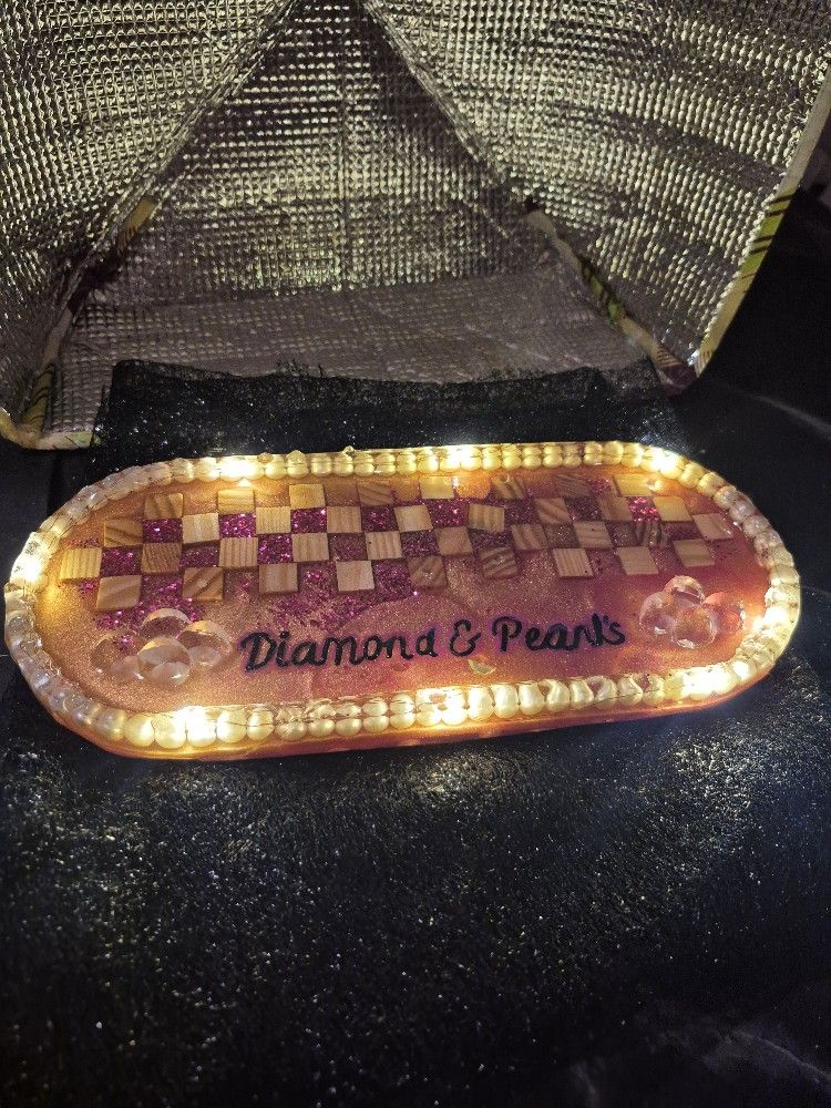 Diamonds And Pearls LG Oval Lighted Tray