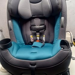 Current NOT EXPIRED Car Seat In Great Condition 