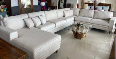 Large U-Shaped Sectional Sofa with Chaise