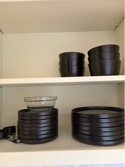 Black Dishware Set