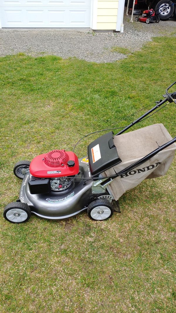 Honda HRT 216 Self Propelled Lawn Mower for Sale in Bonney Lake, WA