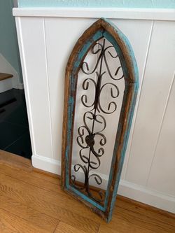 DISTRESSED ARCHED WALL DECOR