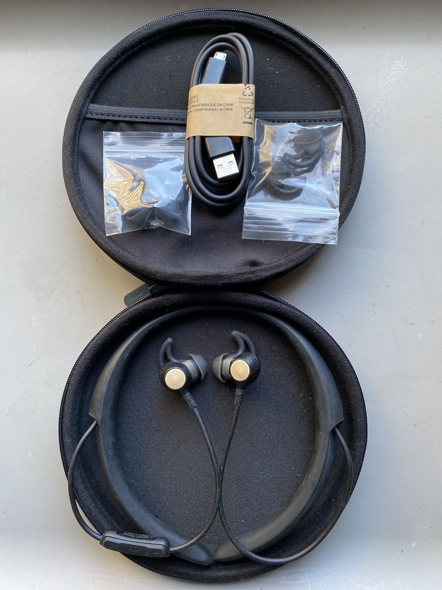Bose Conversation Enhancing Wireless Headphones (Read)