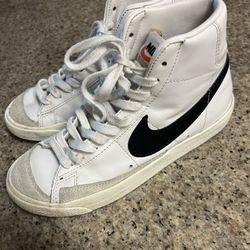 Nike Women’s Blazer Mid 77 White Black Size 6.5