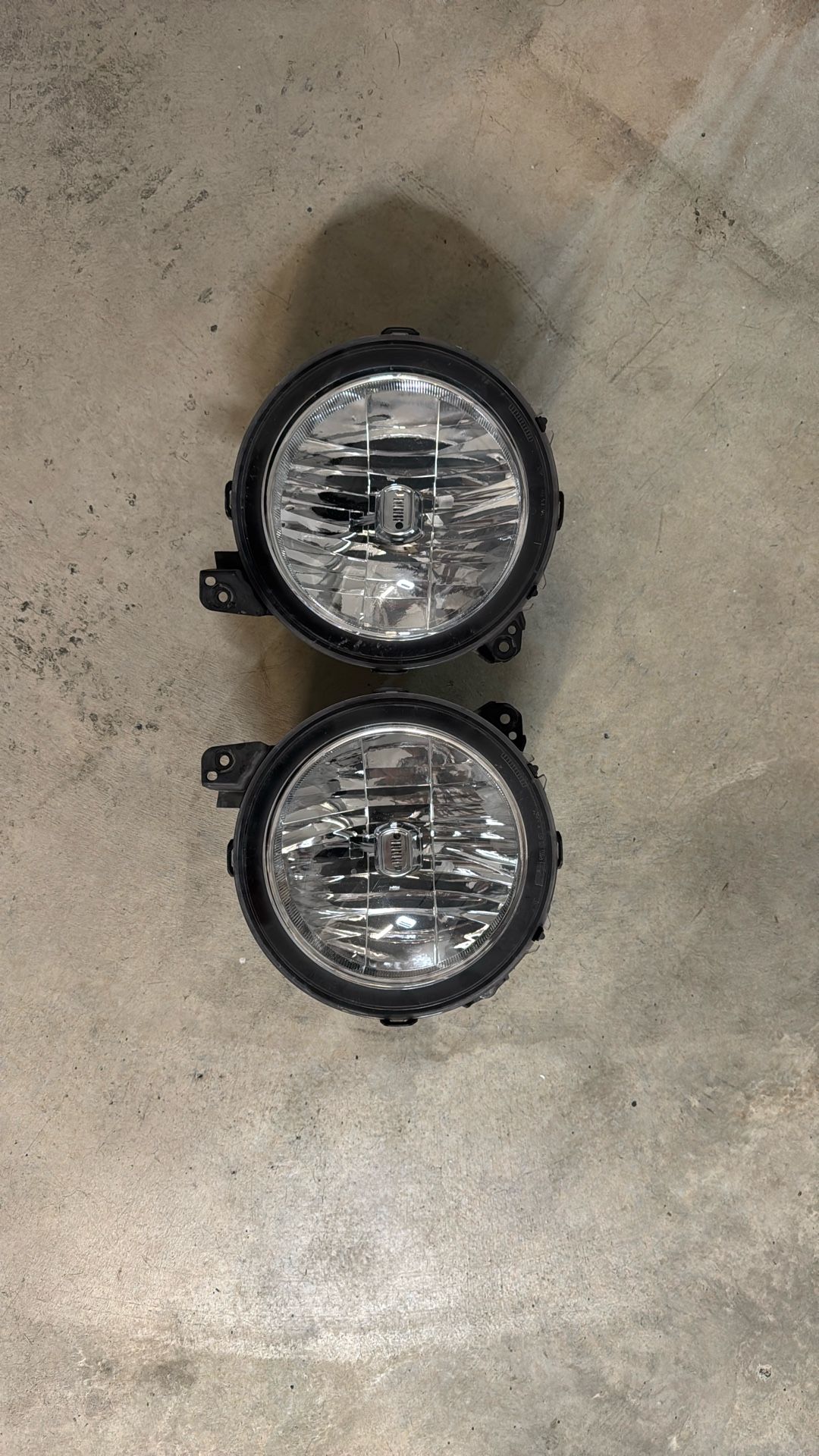 Jeep JL OEM Halogen Headlights