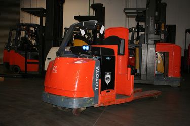 TOYOTA RIDER PALLET JACK 6000 LB
