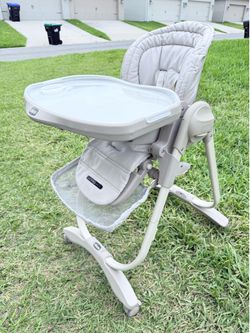 Chicco Polly Magic High Chair.
