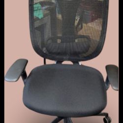 Teknion Sabrina Synchro- Tilt Ergonomic Chair - Black 