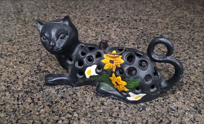 Vintage Cast Iron Black Cat Candle Holder: Hand-Painted Floral Decor