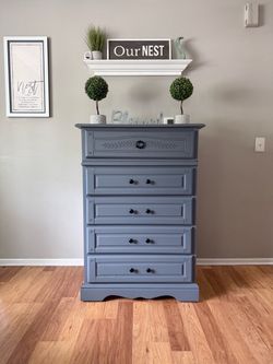 ✨🩶Beautiful solid dresser🩶✨