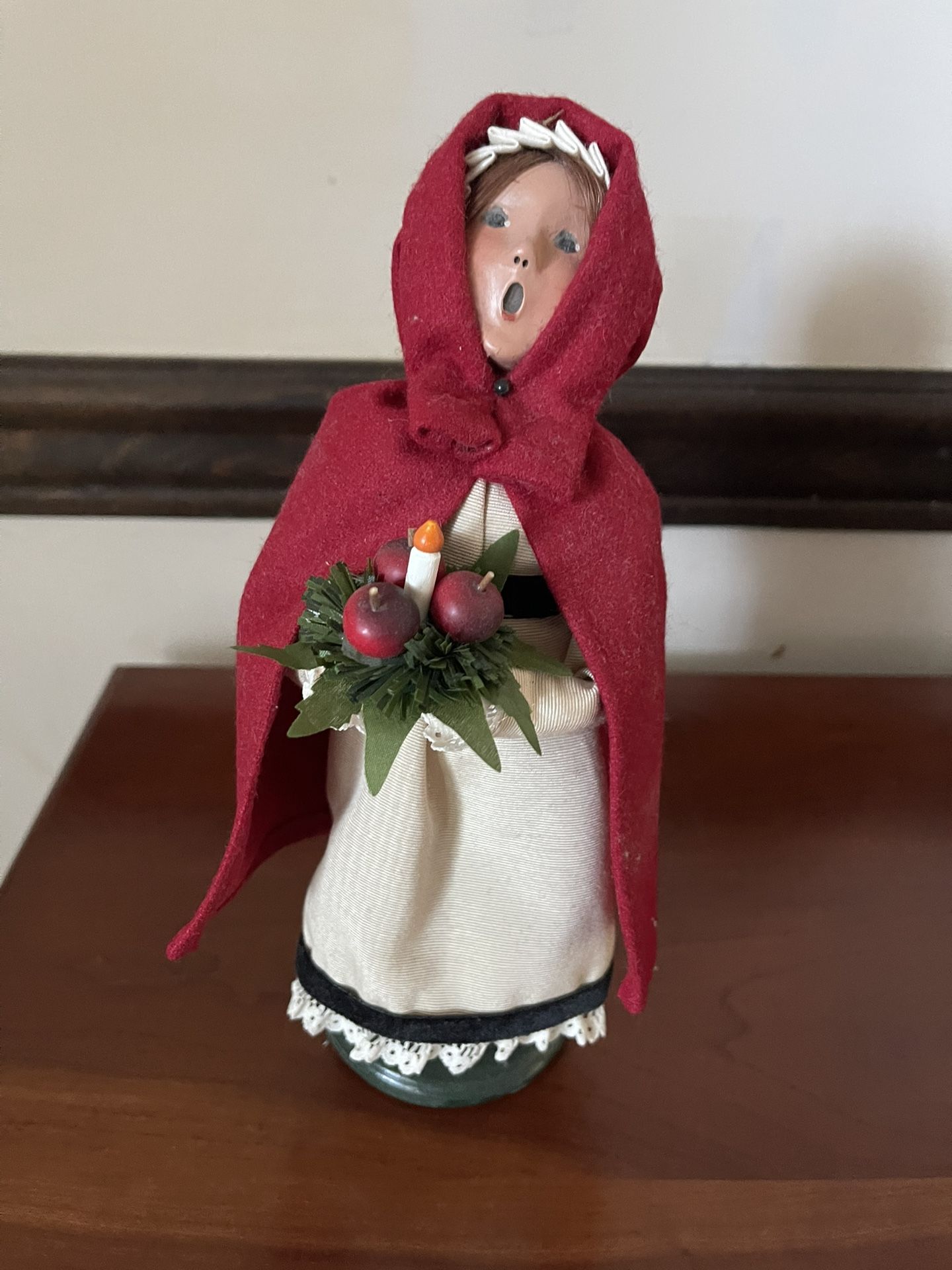 BYERS CHOICE CAROLER!!!  MUST SEE!!!  EXCELLENT CONDITION!!!  PAID $75.00  WOW!!!  $10.00