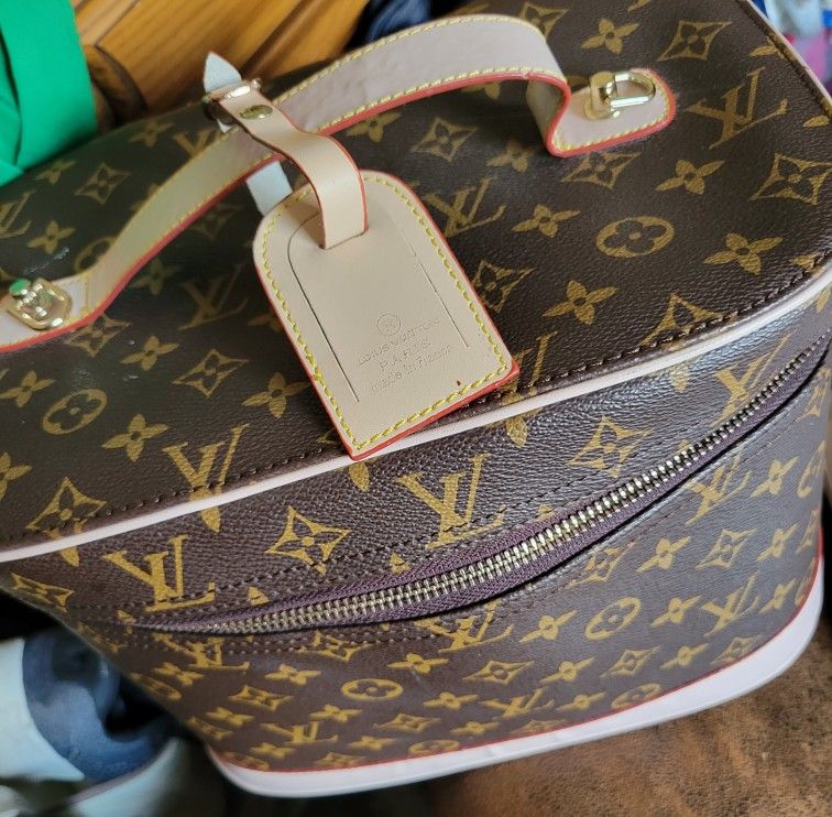 LUXURY Monogram Make Up Case