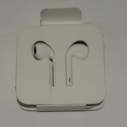 White Wired Earbuds iPhone cable headphones / Apple / Earbuds / Earphones  Brand New Never Used MAKE AN OFFER !!! 