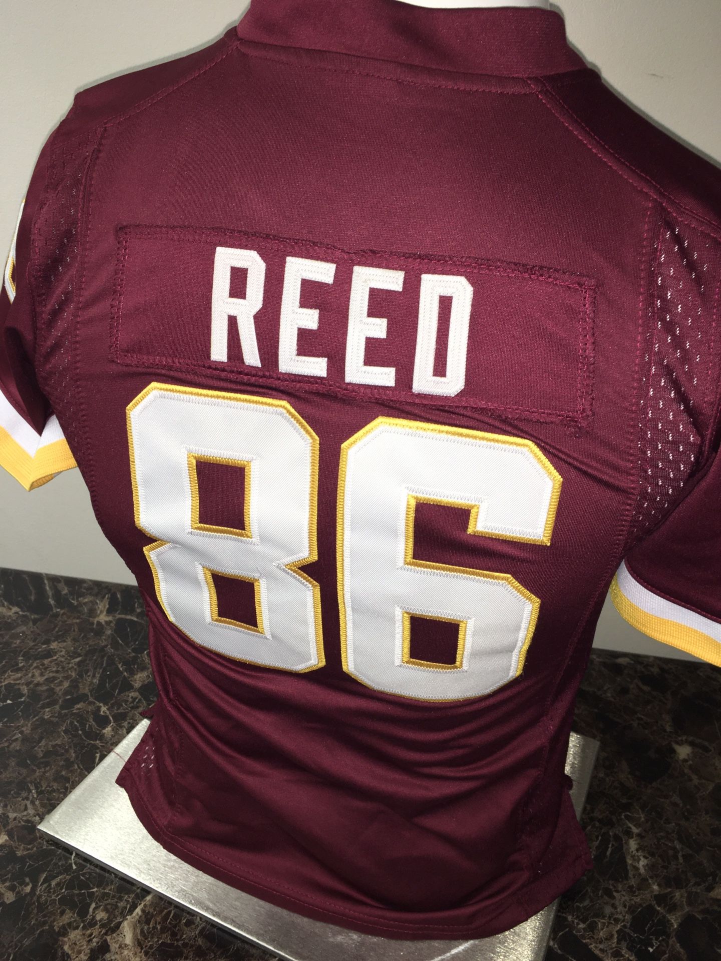 Nike NFL Washington Redskins 86 Jordan Reed On Field Jersey Youth Boy Small(8). Condition is "pre-owned". No rips, tears, stains. Please see photos