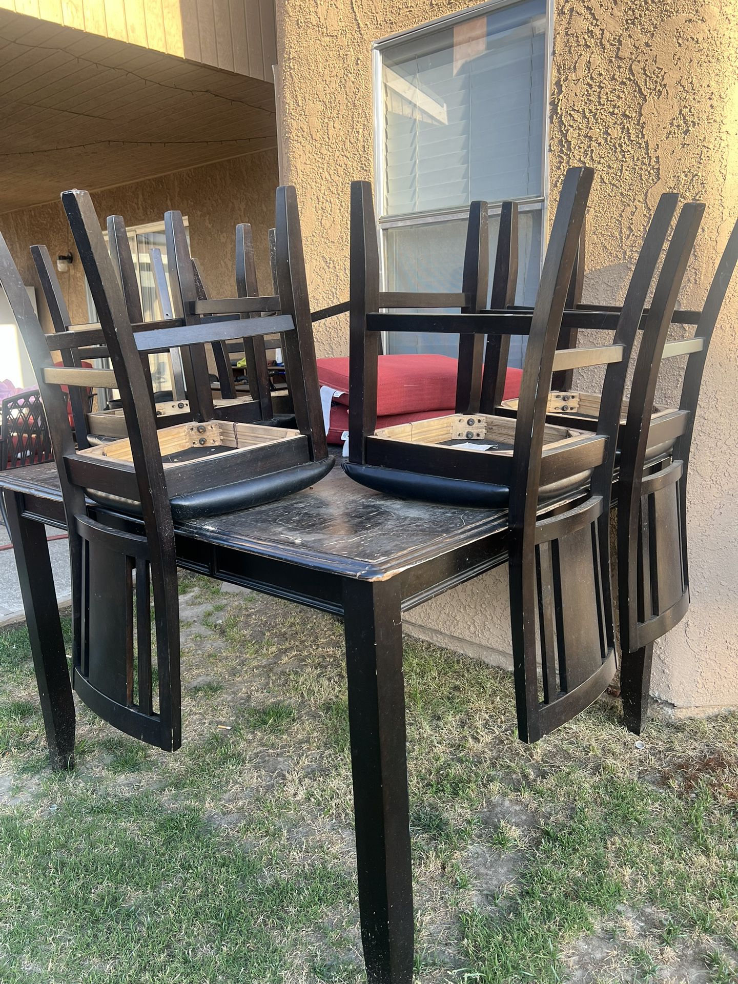 Old Table / 5 chairs