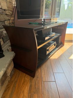 BEAUTIFUL WOOD AND BLACK GLASS ENTERTAINMENT CONSOLE!!!  MINT CONDITION!!!