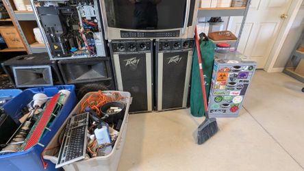 YAMAHA AND PEAVY CABINETS - NON WORKING