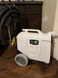 Commercial Carpet extractor
