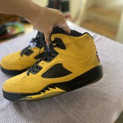 Hurry Hurry Now Black And Yellow Jordan’s Size 12