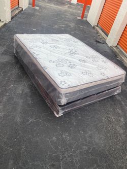 Queen mattress pillow top set with box spring (2pc - new)