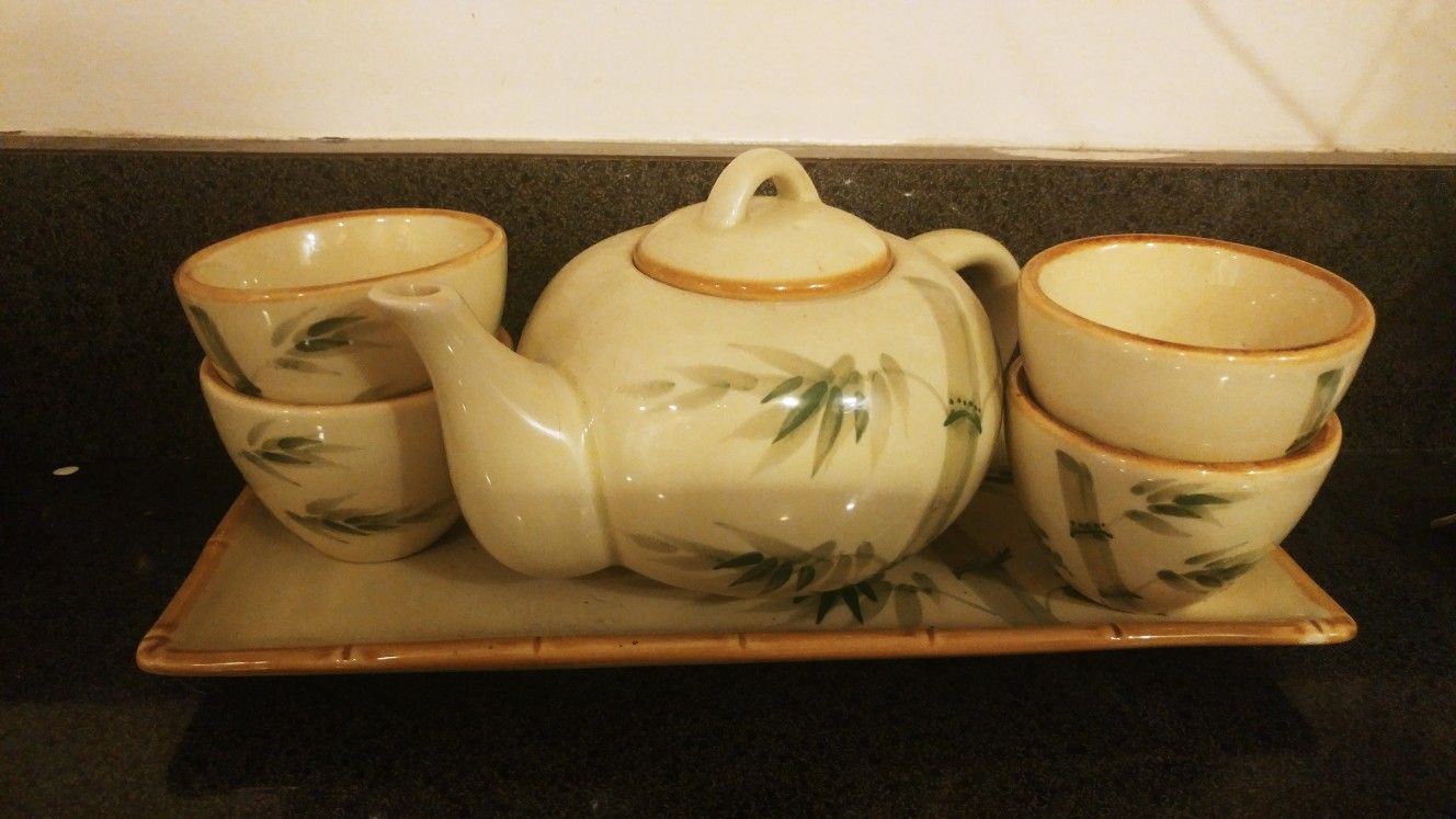 Porcelain teapot, platter and cup set