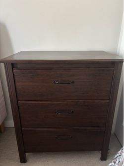 3-Drawer Wood Dresser / Chest of Drawers