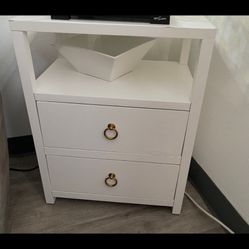White Stand 