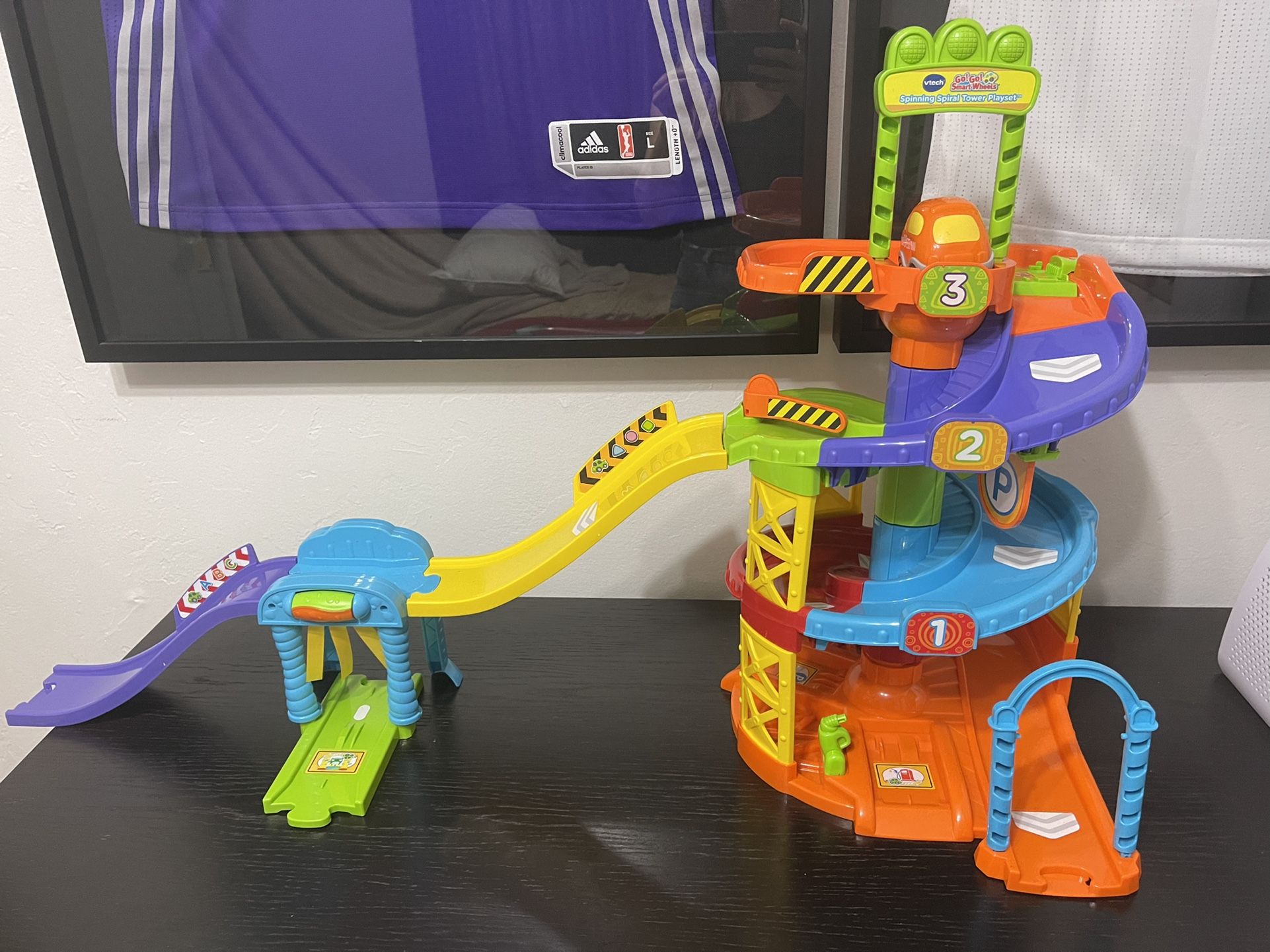 Vtech Spinning Spiral Tower Play set - Car & Track